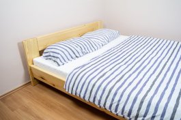 Posteľ Káťa z masívu borovice 4 cm - 180x200 cm + rošt ZADARMO produkt